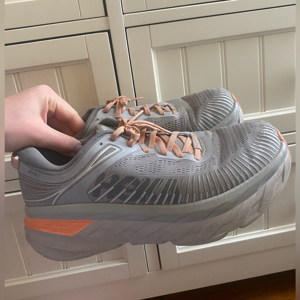 HOKA Women’s Bondi 7 Pink and Grey Shoes